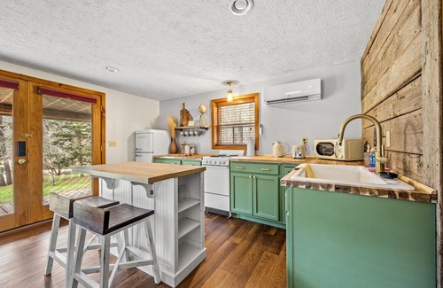 Cosby Cabin | Secluded Lake Front Lodge In Cosby - Your Ultimate Hideaway
