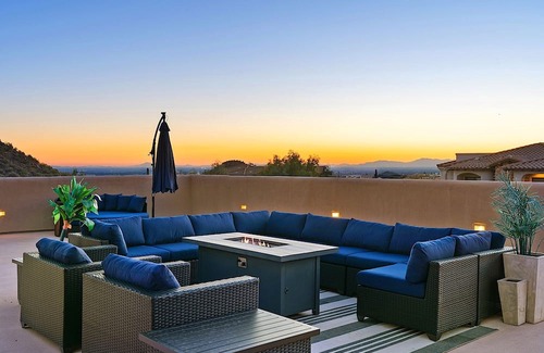 East Mesa House | Enchantment - 7BR Luxury Estate in Mesa surrounded by Panoramic Mountain Views!