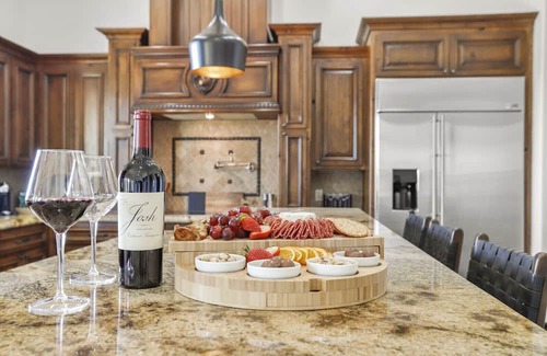 East Mesa House | Enchantment - 7BR Luxury Estate in Mesa surrounded by Panoramic Mountain Views!