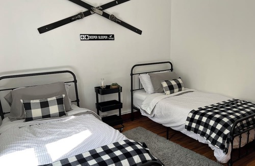 Duxbury Apartment | Fall Special. New to Market giving a great deal. Heart of Waterbury.