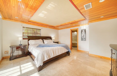 Westchester House | Gated Miami pool house
