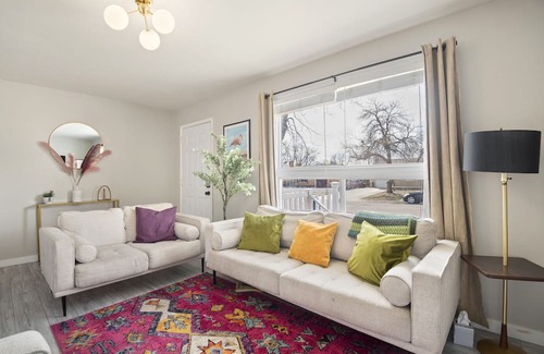 Dupont House | The Flamingo Inn, Denver - Pet Friendly Retro Home