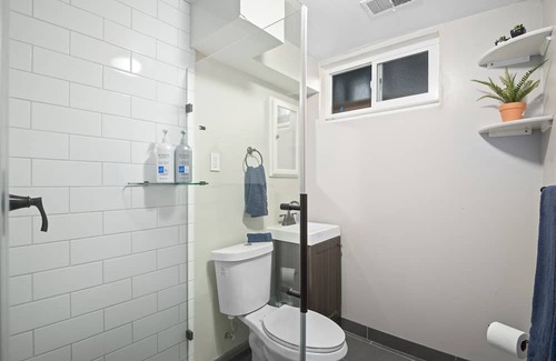 Dupont House | The Flamingo Inn, Denver - Pet Friendly Retro Home