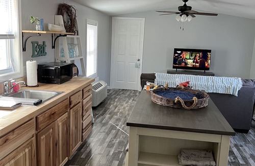 Lyndhurst House | Cozy Creekside Home with the National Forest at your back door !
