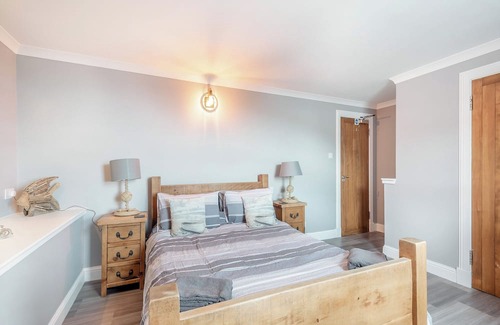 Dunure Cottage | Harbour View is a gorgeous first floor, coastal apartment situated on the edge of the harbour with s