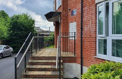 Hatfield Apartment | Global Boutique Relocation Hatfield 2 Bed Apt near Station W/Free Parking