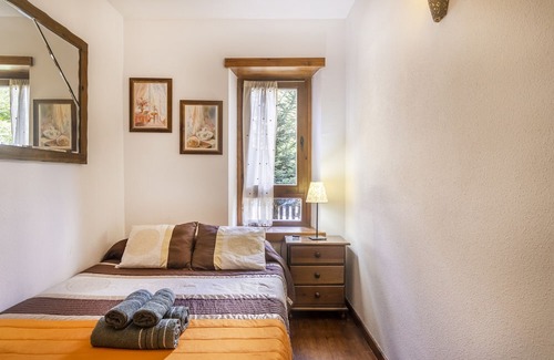 Esterri D'Aneu Apartment | Apartment 'Suites Spain Playa - Vaqueira' with Wi-Fi and Air Conditioning