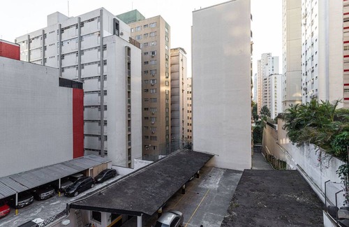 Jardins House | Studio c/ sacada e área externa a lado da Paulista