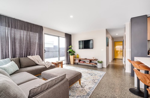 Port Sorell Villa | Villa 3 is modern with stylish furniture. The villa is close to the beach/cafe.