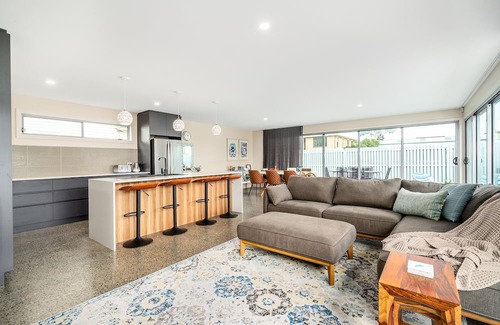 Port Sorell Villa | Villa 3 is modern with stylish furniture. The villa is close to the beach/cafe.