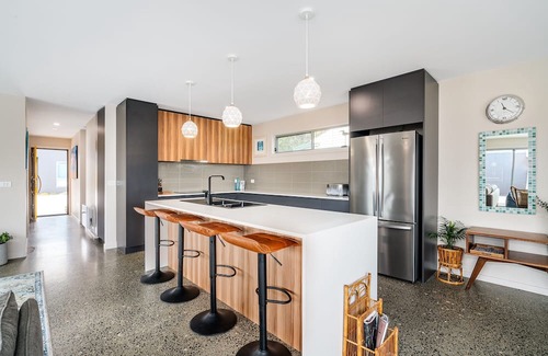Port Sorell Villa | Villa 3 is modern with stylish furniture. The villa is close to the beach/cafe.