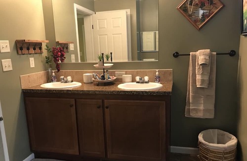Seneca Falls House | Cozy Country Ranch Near Seneca Falls, NY