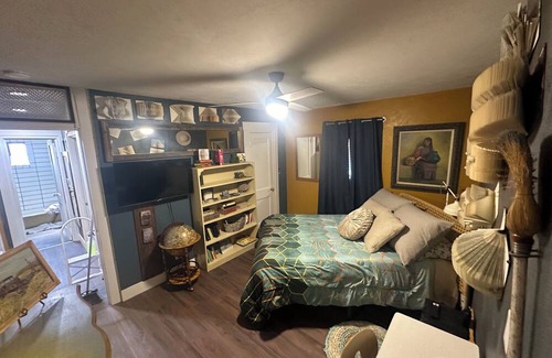 Lyon County House | Owen’s Oasis with laundry gym massage and lounge