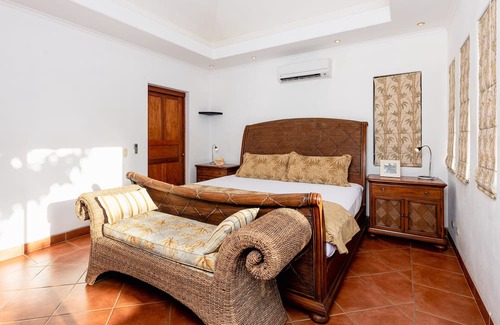 Tamarindo House | Secluded Luxury Retreat 100m from Beach w/ Private Pool & Courtyard!