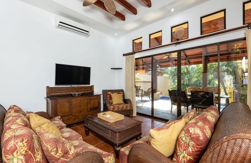 Tamarindo House | Secluded Luxury Retreat 100m from Beach w/ Private Pool & Courtyard!