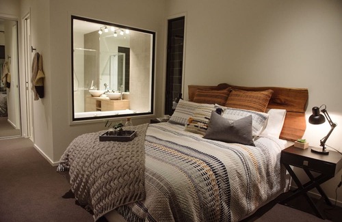 Booroobin Apartment | Luxury 2 Bedroom Cabins - Best Views in Maleny