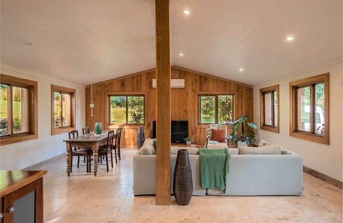 Palm Grove Cottage | RAINFOREST RETREAT, STONE COTTAGE w SPA - WHITSUNDAYS