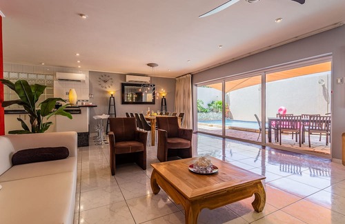 Ponton Villa | Large Villa w/Private Pool! Great Location + FREE Utilities