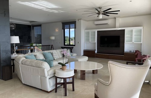 Coco Villa | Newly Renovated 5 BR home with stunning ocean views