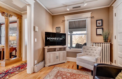 Summit - University House | MINNESTAY * The Fitzgerald * Cathedral Hill | Historic Home | Themed Rooms