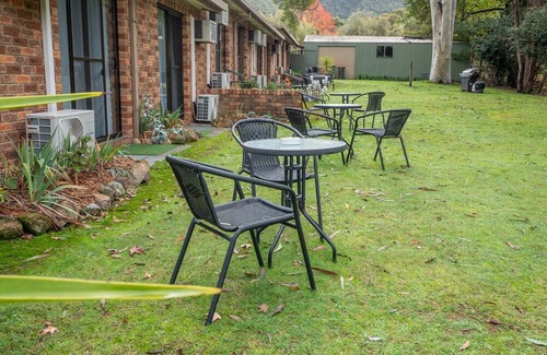 Eildon House | Eildon Parkview Motor Inn. Room 2