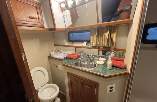 The Archipelago Boat Rental | Georgian Bay, Pointe au Baril, Hole in the Wall, YACHT, 2 Queen Suites, Sleeps 8