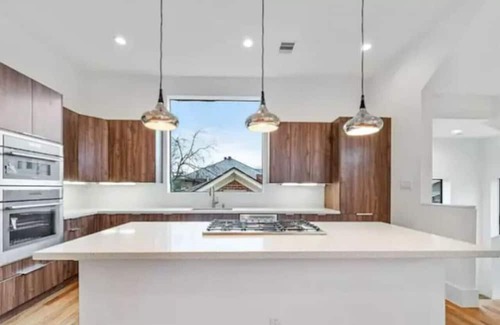 Neartown House | Two 4-Story Homes|Near Downtown|8 BDRMS|For Groups