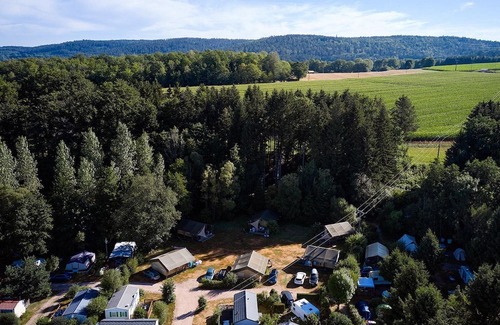 Corcieux Ski Chalet | Luxe Sanitary 5 pers. VillaTent at small charming campsite Au Clos de la Chaume