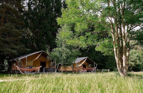 Sainte-Sigolene Ski Chalet | Luxe Sanitary 5 Pers. Villatent at the 4-star campsite de Vaubarlet in Auvegne