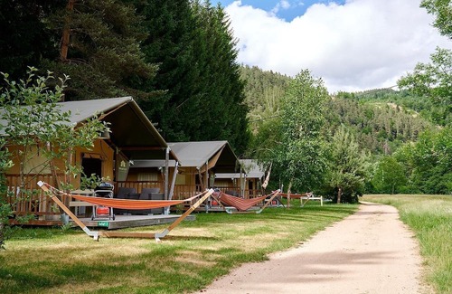 Sainte-Sigolene Ski Chalet | Luxe Sanitary 5 Pers. Villatent at the 4-star campsite de Vaubarlet in Auvegne