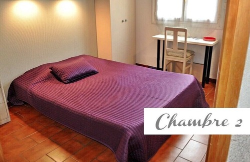 Rognonas Villa | Near Avignon Beautiful detached villa garden with secure private pool