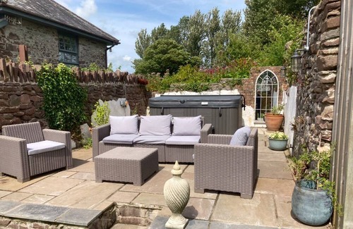 Llanybri Cottage | 3 bedroom accommodation in Llangain, near Carmarthen