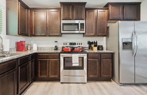 Southwest Raleigh House | King 3BR Townhouse Mins to Cary NC State