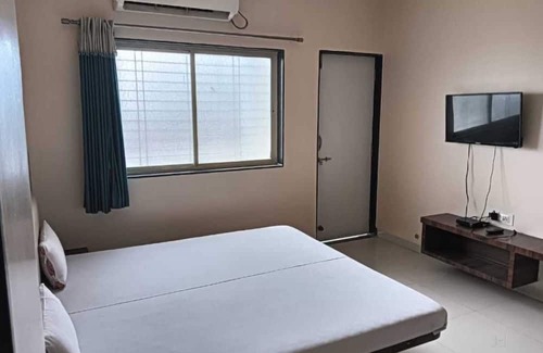 Majalgaon Hotel | Pushkaraj Lodging