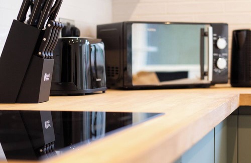Manchester House | Comfy 4 Bed, Quiet Stay, Near the City Center, Free Parking & Speedy WIFI