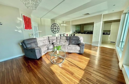 Nottingham Apartment | Charming 2-bedroom Penthouse in lovely Nottingham with WiFi, AC