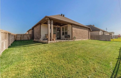 Navasota House | House at Pecan Lakes Golf course. Charming 3-bedroom 2 bath in Navasota .