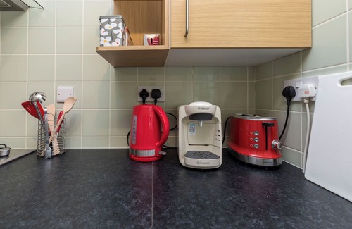 Horsham Apartment | Cosy 1 Bed Maisonette - Ground Floor