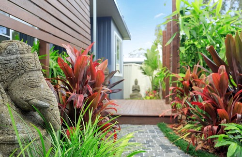 Worrowing Heights House | Bali by the Bay - A tropical garden paradise just minutes to the beach
