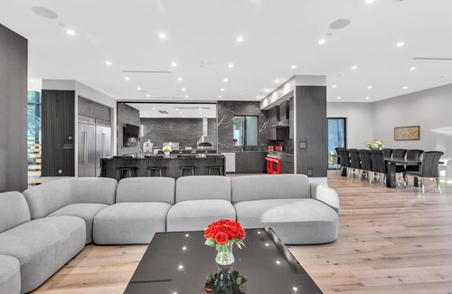 Granada Hills North House | Luxury 5,000 sqft Home W/View &Infinity Pool & Spa!