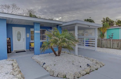 Indian Rocks Beach House | This house is a 2 bedroom(s), 2 bathrooms, located in Indian Rocks Beach, FL.