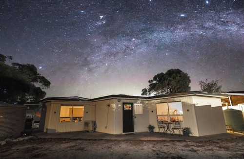 Baudin Beach House | Sea Space - renovated, free wifi, near the beach