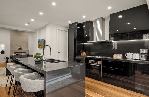 Prahran Apartment | Unbeatable Location Famous Chapel St Family Home