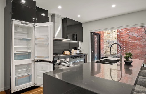 Prahran Apartment | Unbeatable Location Famous Chapel St Family Home