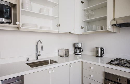 Chinatown Apartment | Blueground | Downtown, elevator, nr The Broad