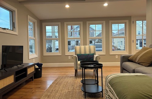 Barrington House | Cottage by the Bay: Cozy 2-bedroom house in charming Barrington with AC, WiFi