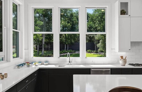 East Riverside - Oltorf House | Charming 3-bedroom townhome with WiFi, AC in marvelous Austin