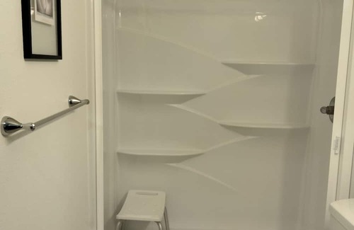 Agoura Hills Apartment | Furnished modern in-law studio in peaceful Agoura Hills