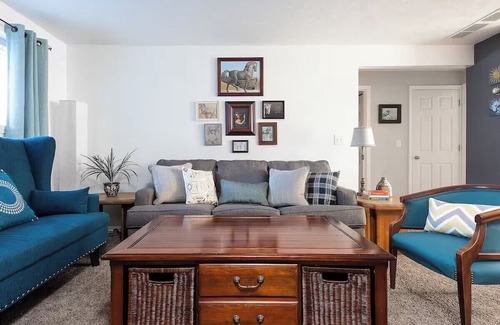 Wyoming Apartment | Charming 2-bedroom apartment with AC/Heating, WiFi in delightful Wyoming