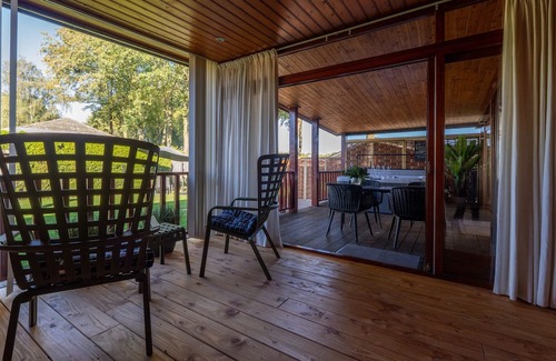 Erm Ski Chalet | Drents Genieten in Grasheide: with private jacuzzi and infrared sauna.